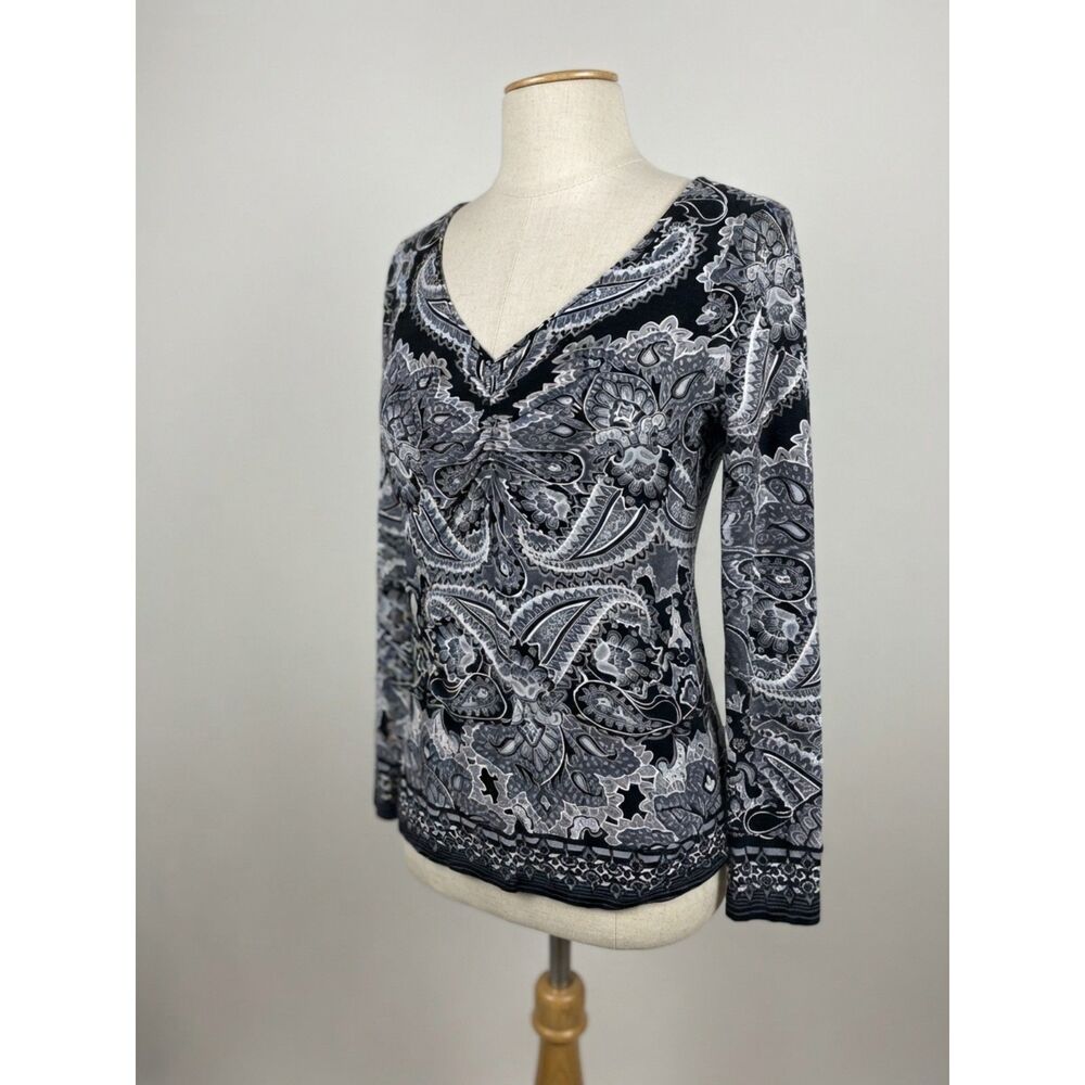 Long Sleeve V-Neck Paisley Top - Black & Gray Apt. 9 long sleeve Size Medium